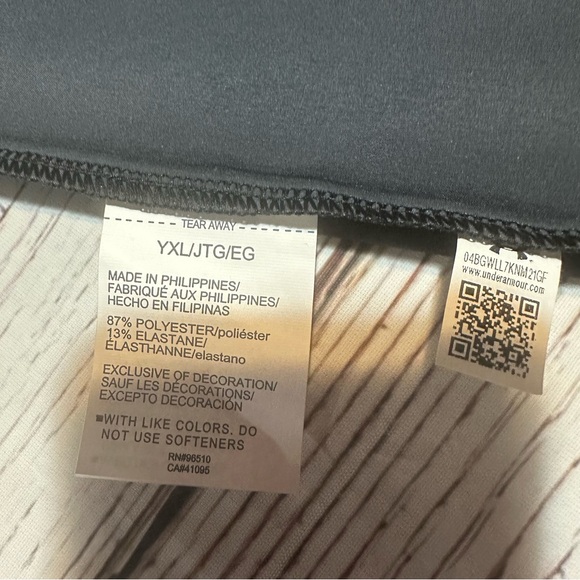 Under Armour Shirt - Picture 8 of 9